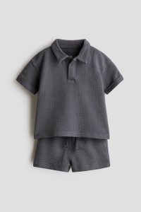 宝宝衣服怎么晾晒：看洗标并确认厚边干透