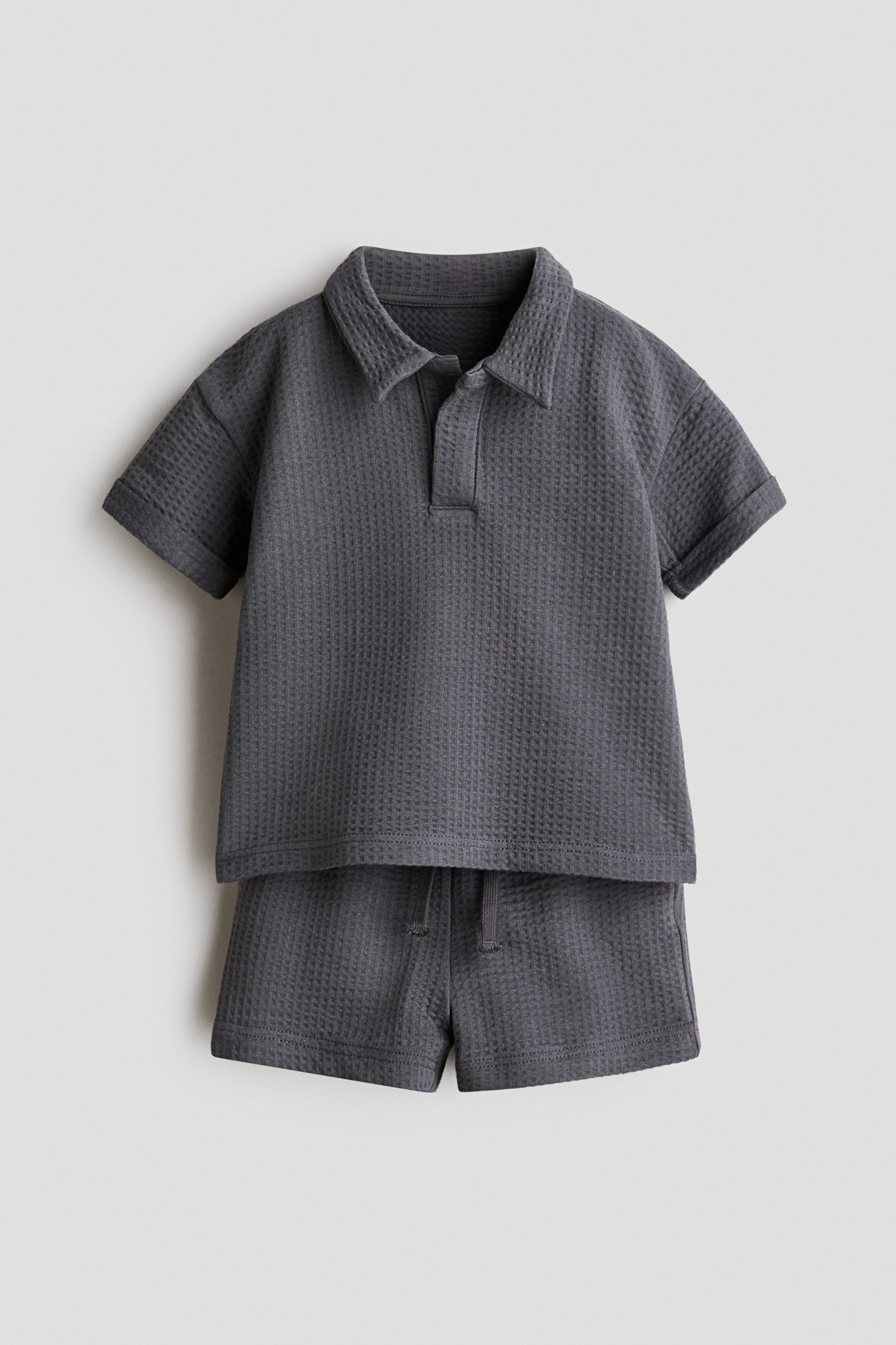 宝宝衣服怎么晾晒:看洗标并确认厚边干透 宝宝衣服怎么晾晒:看洗标并确认厚边干透