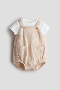 宝宝外出衣服怎么准备：把换洗和增减安排清楚
